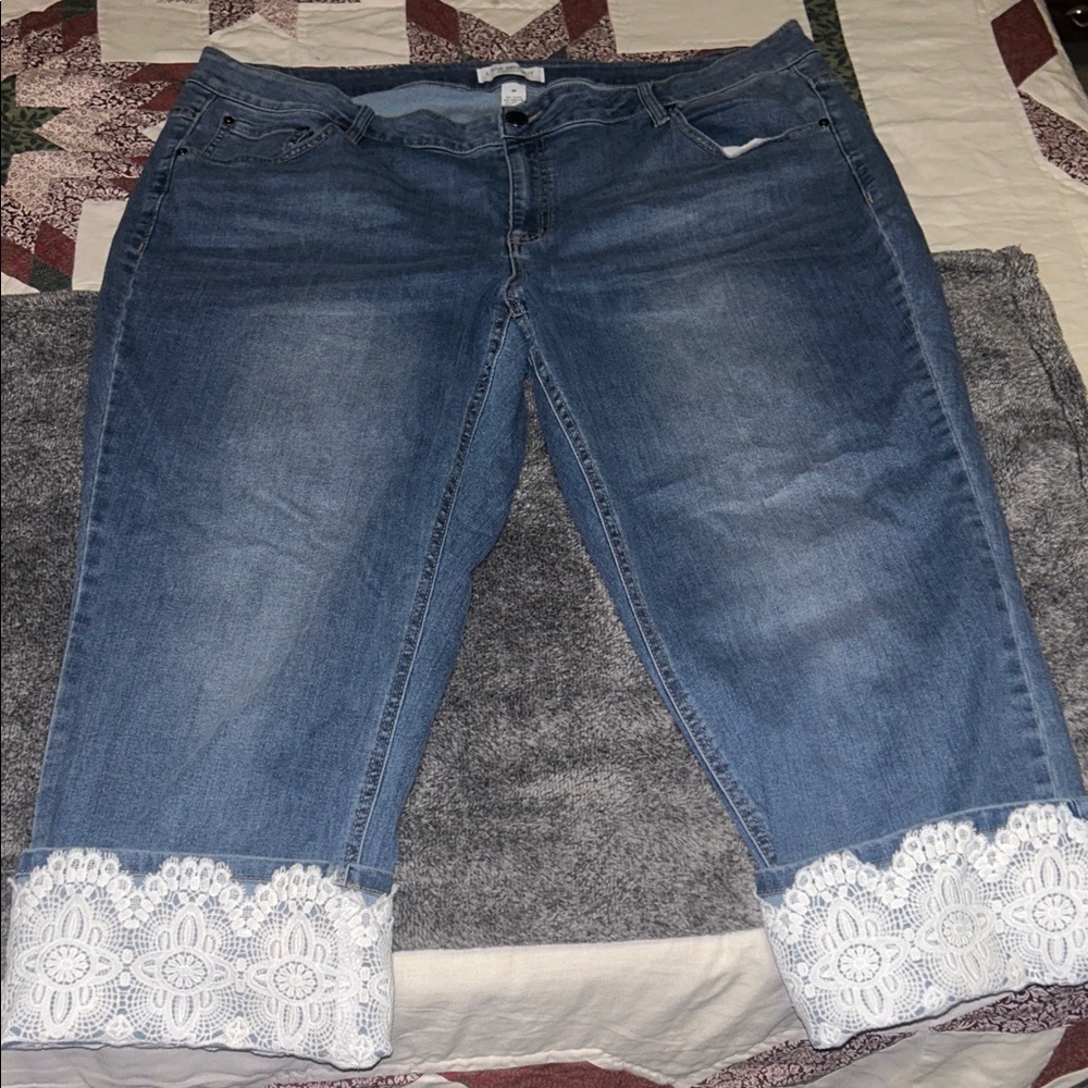 Ladies Plus Size Cropped Jeans with Lace Detail